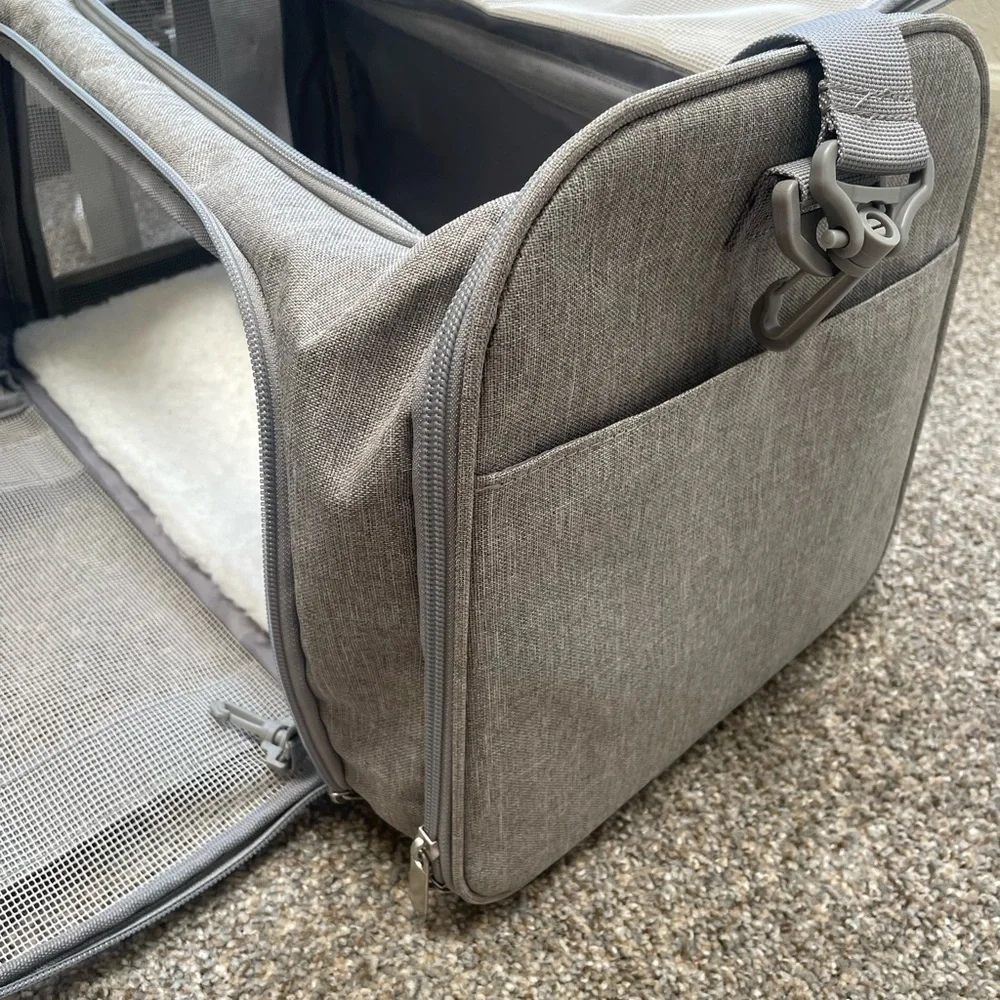 Henkelion Cat/Dog carrier for small medium cats and puppies up to 15lbs.